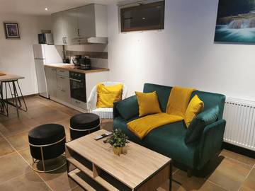 Gîte pour 4 personnes, avec jardin à Écuelles