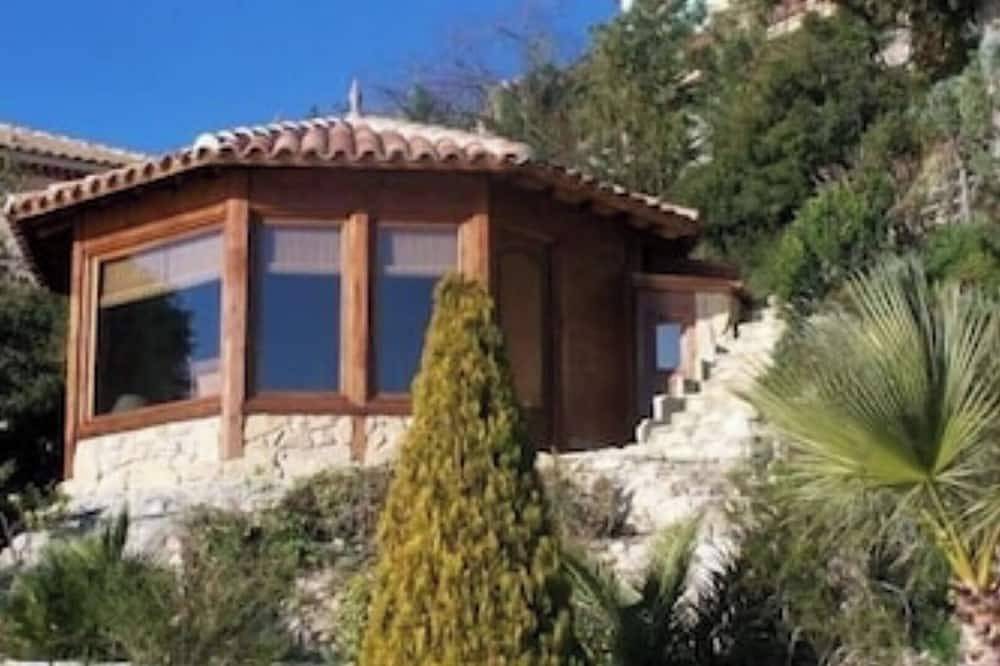 Bungalow- wooden chalet, comfort, 180° sea view, infinity pool, garden, 2 pers in Èze, Nizza und Umgebung
