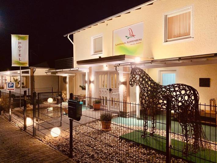 Hotel, mit Terrasse in Mayen