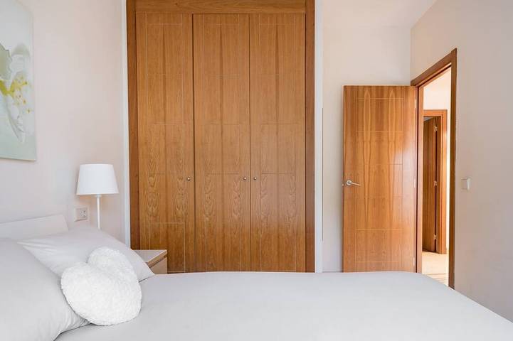Entire apartment, Apt Malaga Center with Parking and Views of Gibralfaro in Malaga Centro Historico, Malaga