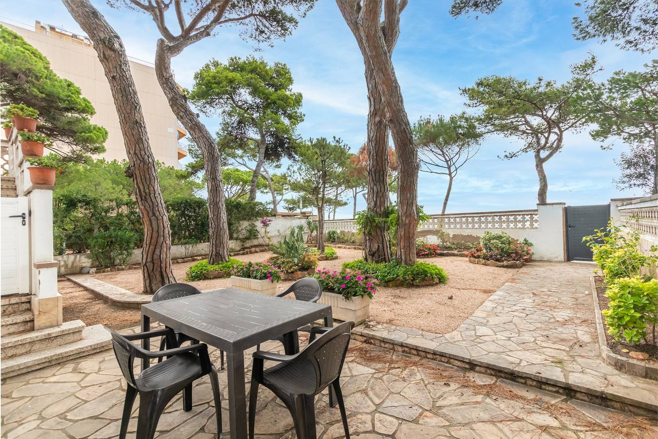 Entire apartment, Holiday Apartment "Planta Baixa" with Private Garden & Wi-Fi in Platja d'Aro, Costa Brava
