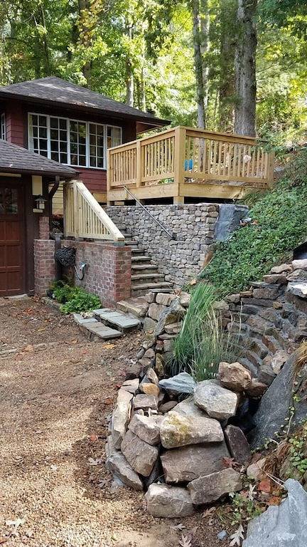 Cottage mit Blick auf den Wasserfall - in der Nähe des Grove Park Inn in Blue Ridge Parkway, Asheville
