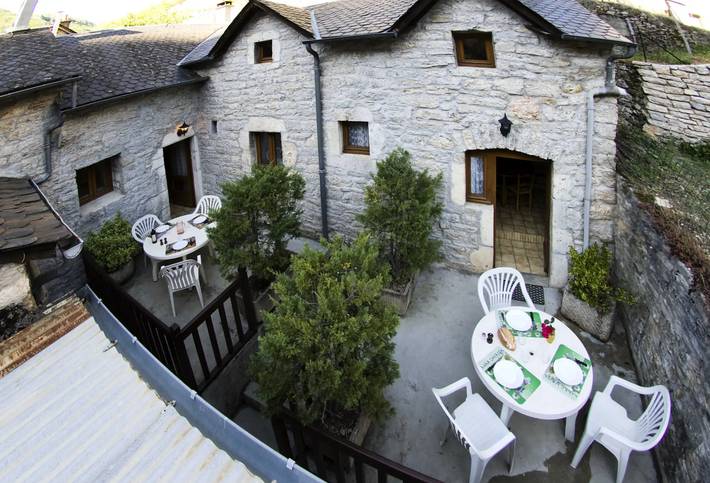 Gîte pour 4 personnes, avec Terrasse et Piscine