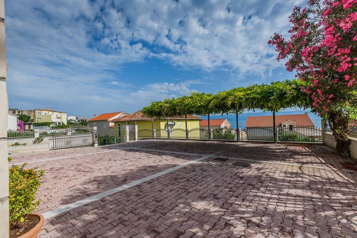 Location de vacances pour 3 personnes, avec terrasse en Dalmatie