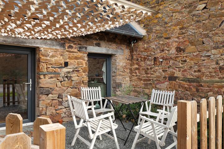 Appartement de vacances entier, Tiny house « Tiny house atypique à la Ferme » avec terrasse, jardin privé et Wi-Fi in Grand-Fougeray, Région de Redon