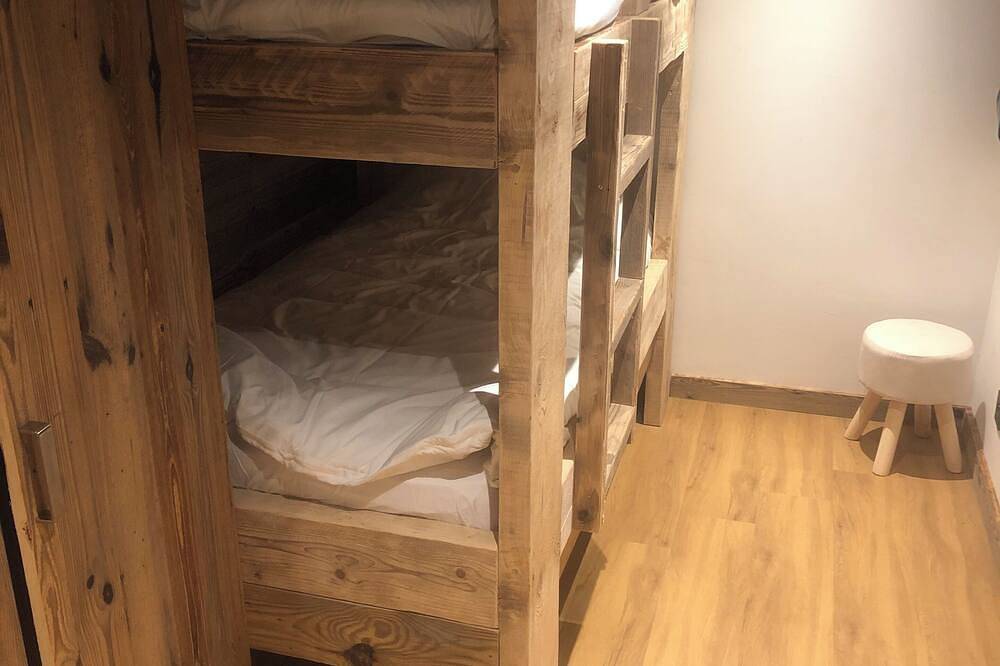 Entire apartment, 6-person apartment in Le Bois, Les Trois Vallées