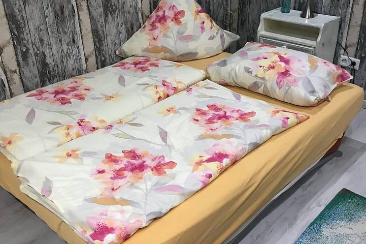 Ganze Wohnung, Ferienwohnung Rosenzimmer in Zotzenheim, Landkreis Mainz-Bingen