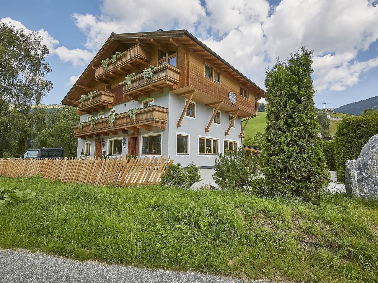 Pension Enzian - Pension Enzian Double Room 10 in Saalbach, Saalbach-Hinterglemm