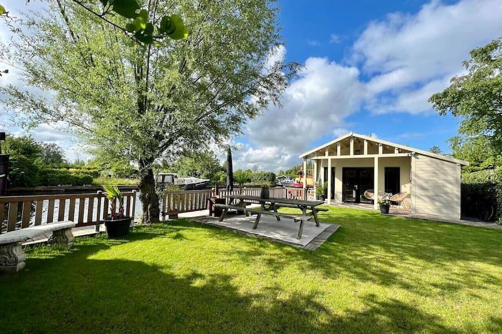 New - Private Cabin - on a lake near Amsterdam in Vinkeveen, Groene Hart