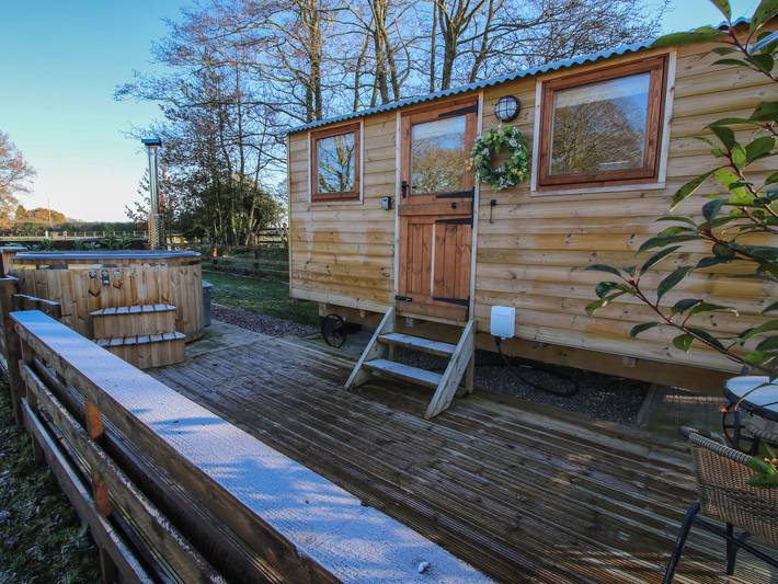 Hut for 2 people, with garden in Shropshire