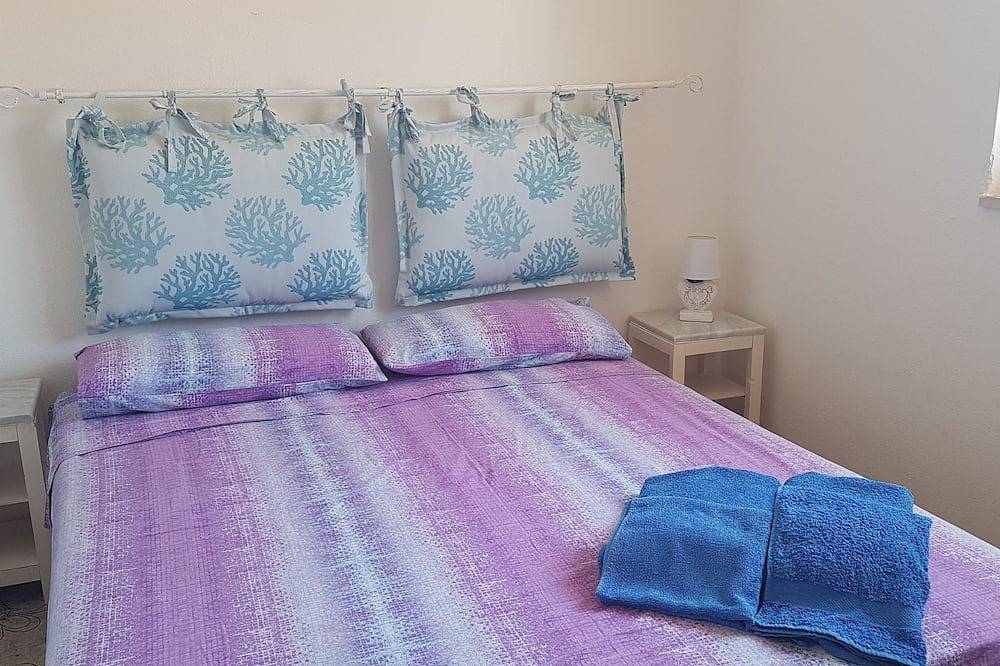 Hel lejlighed, Attic with sea view just 30 meters from the beaches with parking space in the courtyard! in Cala Gonone, Dorgali