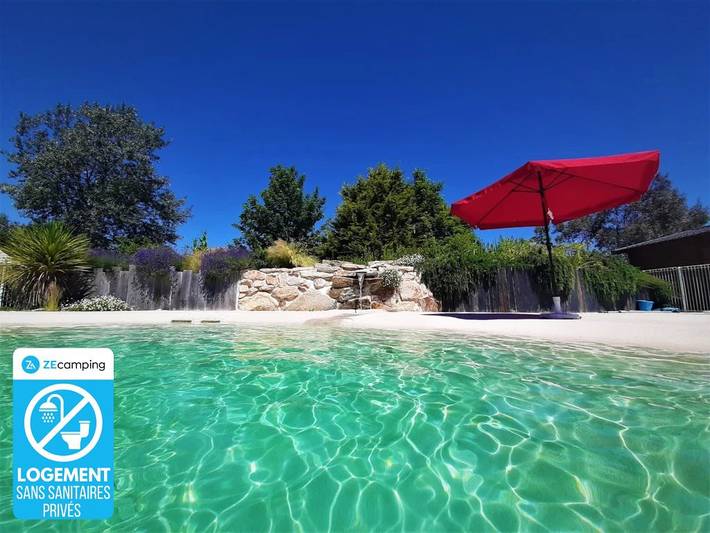 Tente pour 4 personnes, avec bassin pour enfant et sauna dans le Finistère