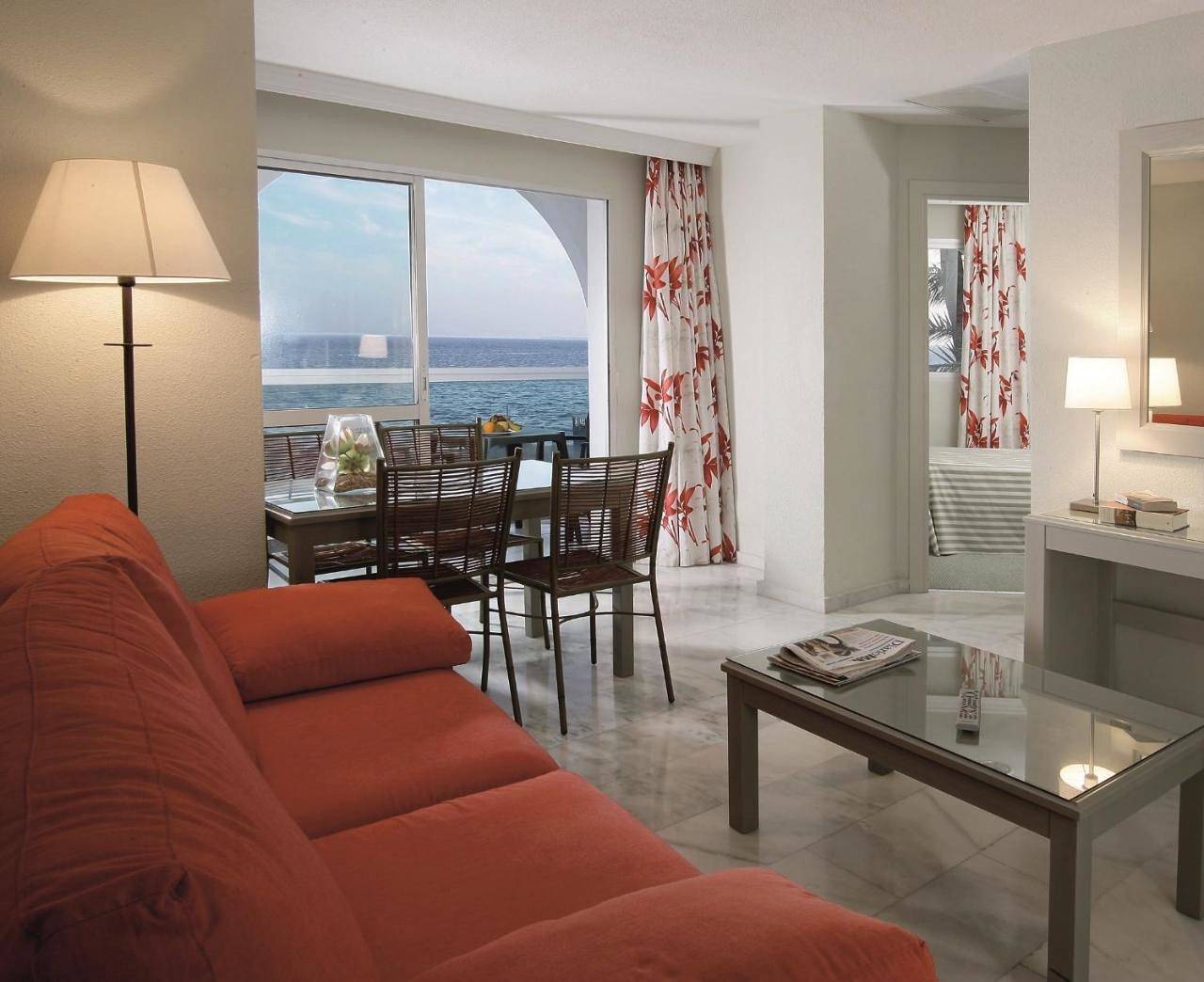 Aparthotel para 10 personas con jardín in Playa Playazo, Nerja