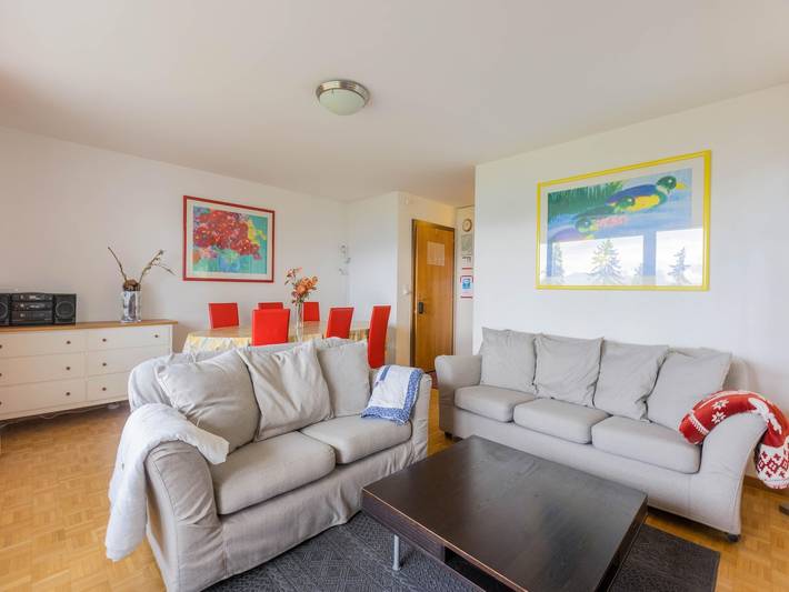 Gîte pour 6 personnes, avec terrasse et sauna ainsi que piscine et jardin, animaux acceptés à Crans-Montana - 2