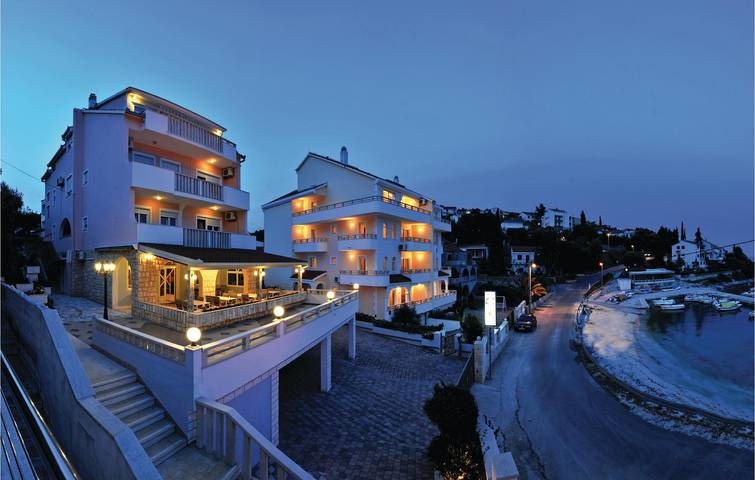 Holiday home for 18 people, with terrace - 1
