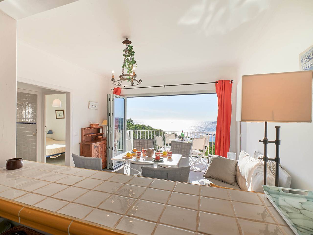 Geheel appartement, 3-bedroom apartment with terrace and parking, 550m to the beach in Llafranc, Palafrugell