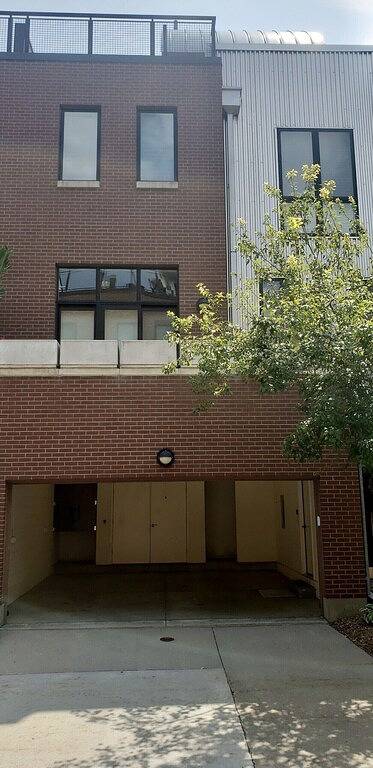 Modern 2 bedroom Townhouse, steps to the Old Market. Ideal Location in Omaha, Nebraska