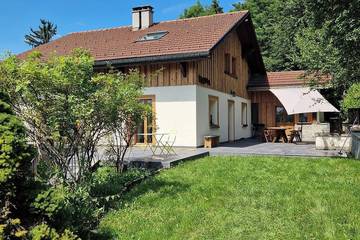 Maison de campagne pour 12 personnes, avec jardin à Habère-Lullin