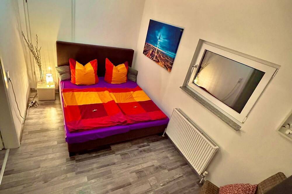 Ganze Wohnung, Gemütliche ruhige Ferienwohnung in Berlin mit Terrasse, kostenfreiem Parkplatz in Marzahn - Hellersdorf, Berlin