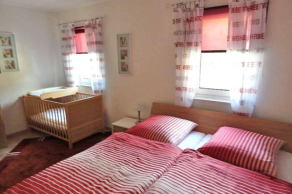 Ganze Wohnung, Ferienwohnung Chiemsee 113 qm, drei separate Schlafzimmer, Eg - Dg in Sachrang, Aschau im Chiemgau