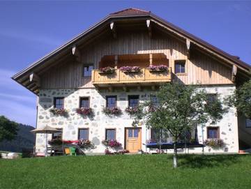 Bauernhof für 6 Personen, mit Balkon und Garten, kinderfreundlich am Mondsee