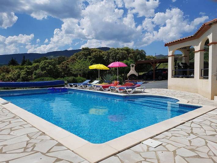 Location de vacances pour 10 personnes, avec piscine et jardin à Félines-Minervois