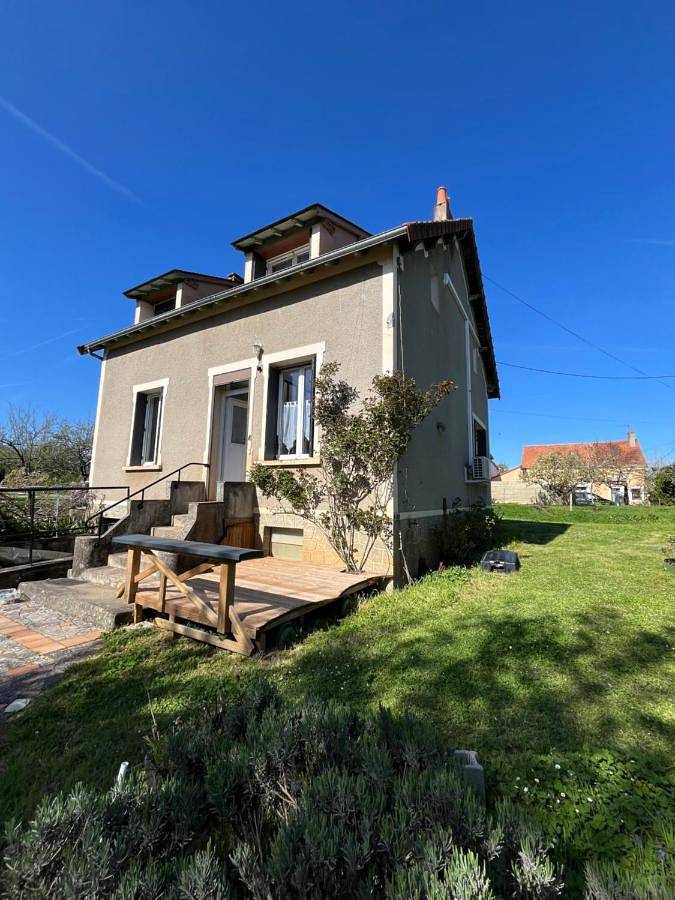 Location de vacances pour 6 personnes, avec jardin à Bouesse