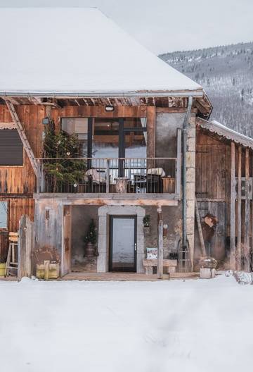 Gîte pour 4 personnes, avec jacuzzi ainsi que jardin et terrasse en Savoie