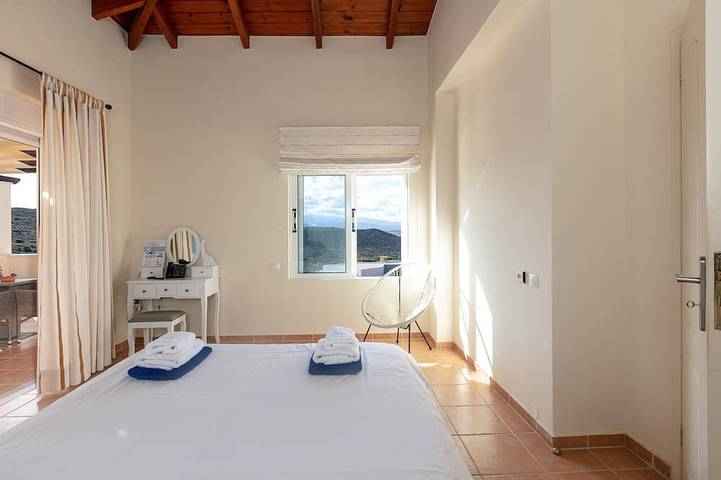 Steps from the Beach, Sunset Views to Remember! in Akrotiri (Chania), Chania region