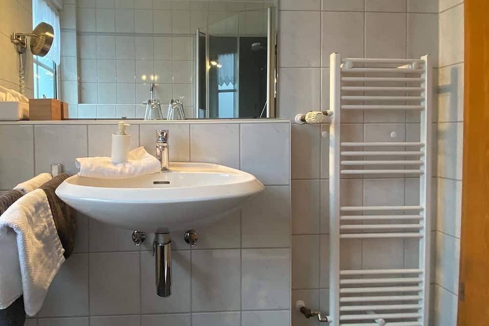Ganze Wohnung, Gemütliche 45qm Ferienwohnung, Naturholzmöbelausstattung in Bad Steben, Landkreis Hof