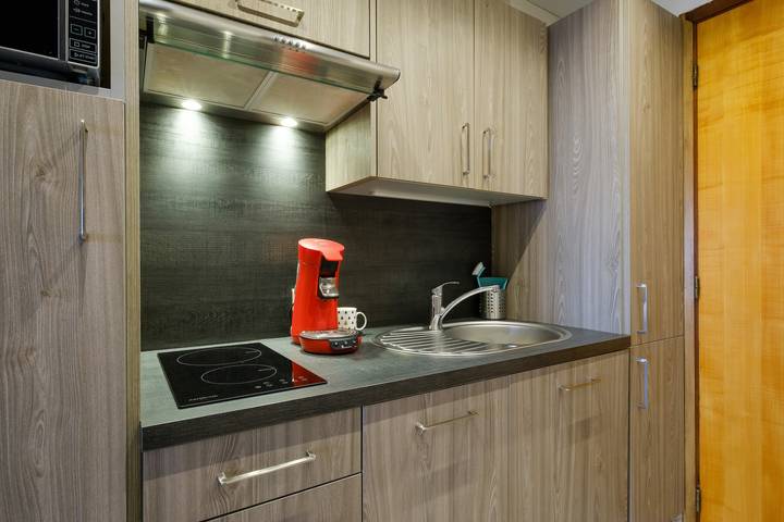 Hel studio-lejlighed, Studio 'Etoile De Mer' with Sea View, Wi-Fi and Air Conditioning in Villeneuve-Loubet Plage, Villeneuve-Loubet
