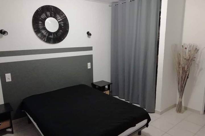 Gîte pour 4 personnes, avec jardin et piscine à Puyméras - 3