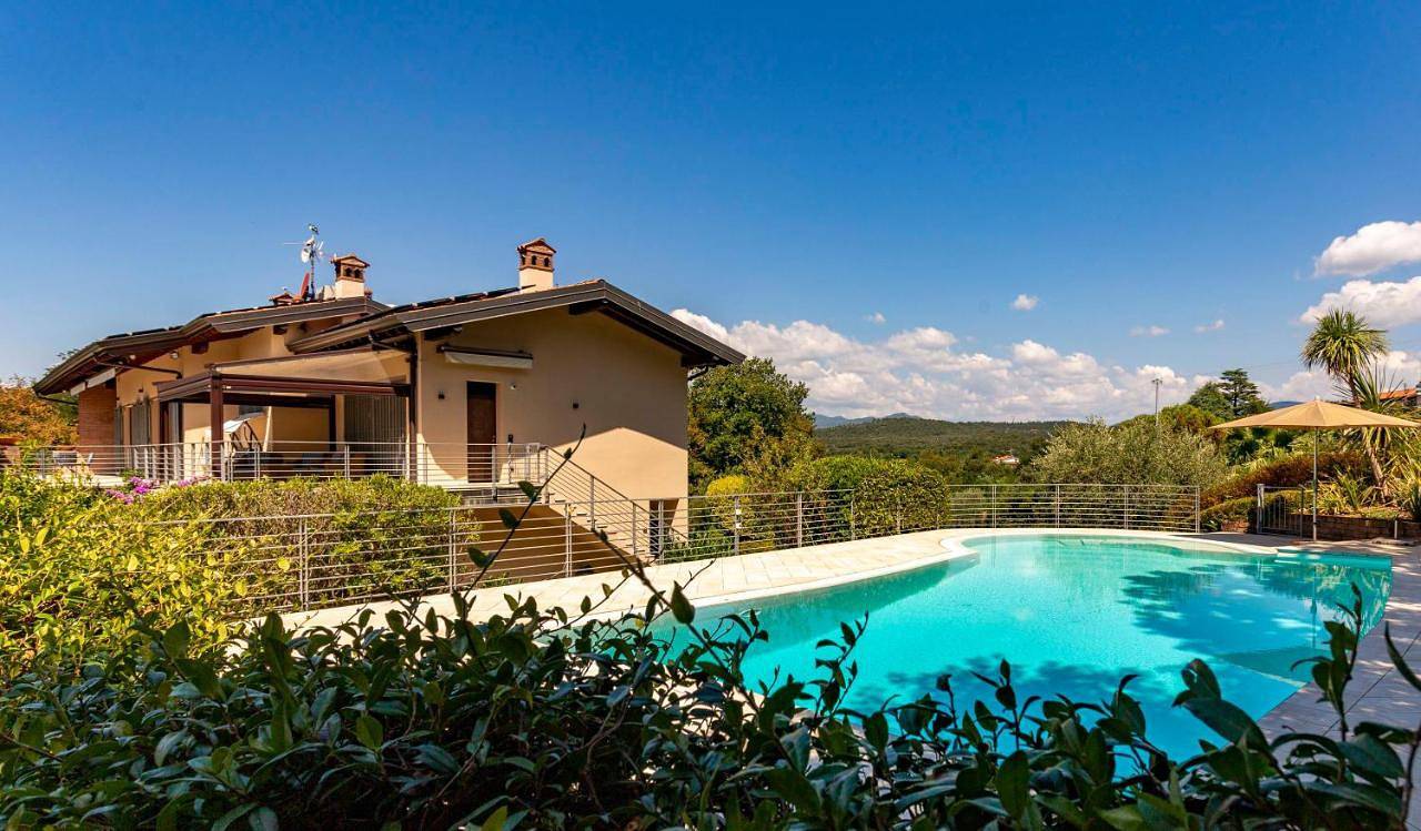 Sunset Serenity Villa in Padenghe sul Garda, Prealpi Gardesane