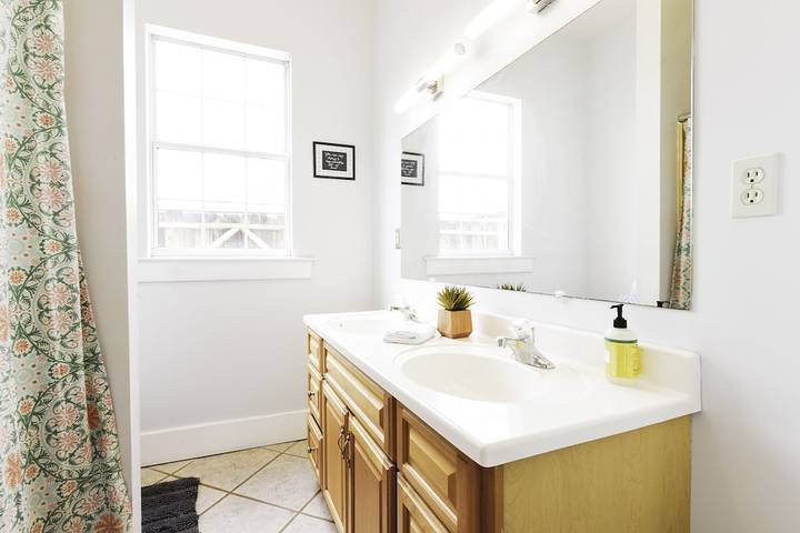 Vacation rental for 10 people, with yard and terrace in Savannah