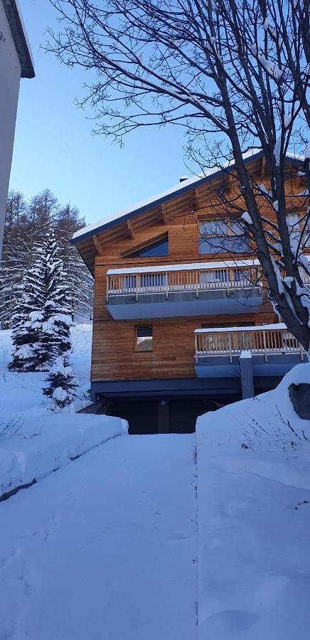Gîte pour 8 personnes, avec terrasse et vue dans Cinéma L'Aiguille