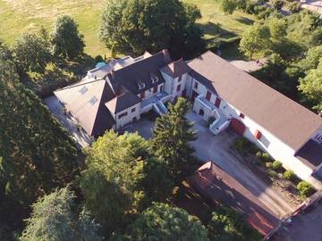 Gîte pour 6 personnes, avec piscine ainsi que terrasse et jacuzzi, animaux acceptés à Saint-Léger-sur-Dheune