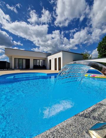 Location de vacances pour 8 personnes, avec piscine et jardin en Bosnie