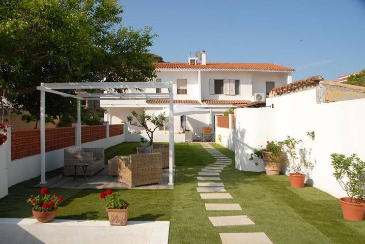 Casa vacanza per 4 persone, con giardino e panorama a Santa Lucia