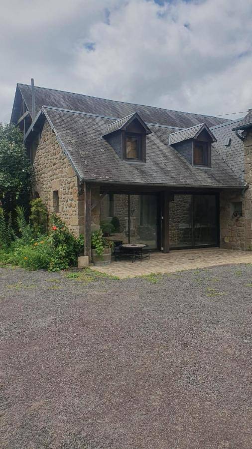 Location de vacances pour 11 personnes, avec jardin et piscine à Saint-Georges-de-Reintembault - 3