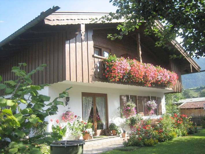 BnB für 3 Personen, mit Balkon und Ausblick in Lenggries