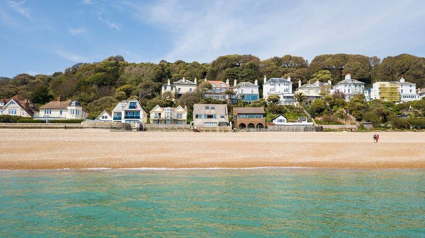 Beach house for 11 people, with terrace and garden in Kent