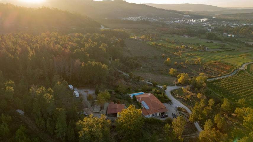 Gîte pour 2 personnes, avec piscine et vue ainsi que jardin et vue sur le lac dans Sernancelhe - 2