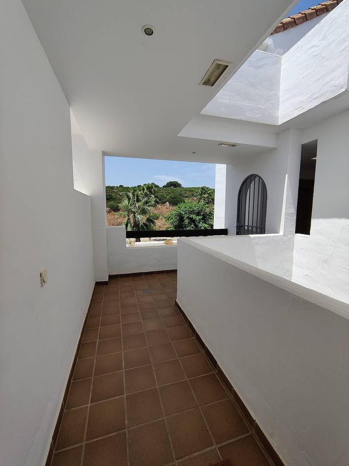 Entire apartment, 3 bedroom Penthouse in the Marina de la Alcaidesa with Great Views, Shared Pools, A/C & Wi-Fi in Playa de La Alcaidesa, San Roque
