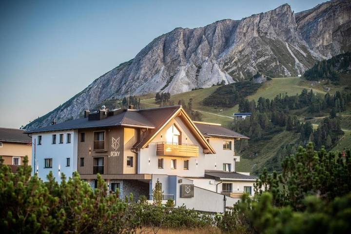 Apartmenthotel, mit Balkon und Terrasse sowie Sauna und Ausblick