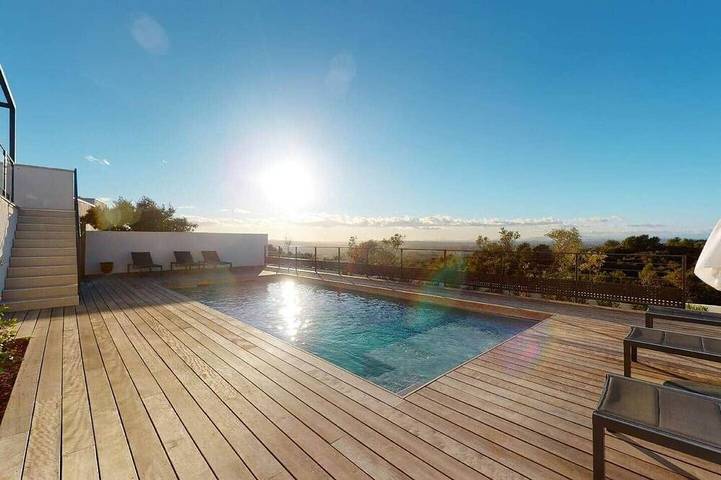 Location de vacances pour 6 personnes, avec balcon et jardin à Saint-Maximin (Nimes)