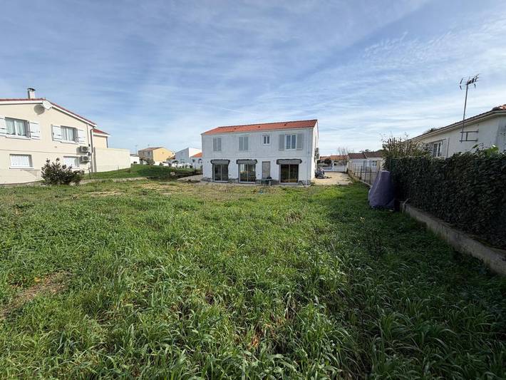Gîte pour 12 personnes, avec jardin et vue, adapté aux familles à Salles-sur-Mer - 2