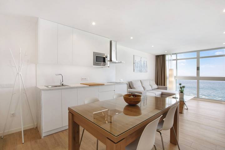 Apartamento entero, Apartamento de vacaciones 'Luxury Loft El Roque 1' con vistas al mar, y Wi-Fi in Mesa del Mar, Tacoronte