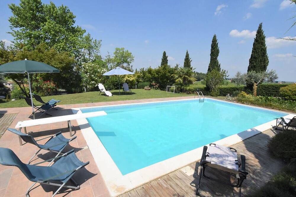 Alleinstehendes Ferienhaus mit privatem Pool,  W-Lan, Klimaanlage, Tv, Innenhof, Panoramablick in Zenevredo, Oltrepò Pavese