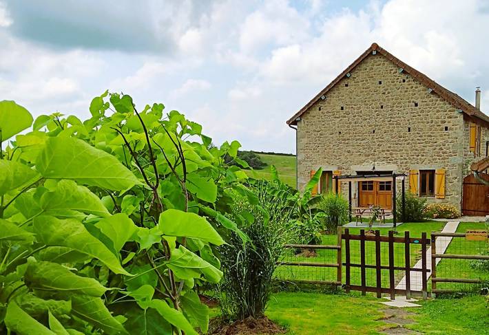 Cottage pour 2 personnes, avec jacuzzi ainsi que jardin et sauna dans Rochers Du Carnaval Uchon