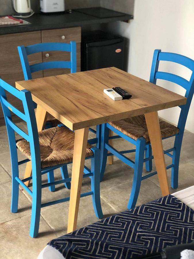 Location de vacances pour 2 personnes, avec piscine ainsi que bassin pour enfant et jardin dans Oróklini - 2